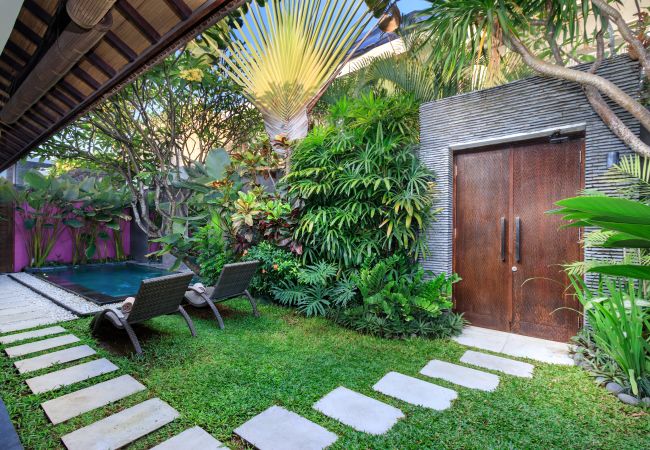 Vil.la en Seminyak - Anjali Purple - Villa d'1 habitació amb piscina a Bali Vil.la en Seminyak - Anjali Purple - Villa d'1 habitació amb piscina a Bali