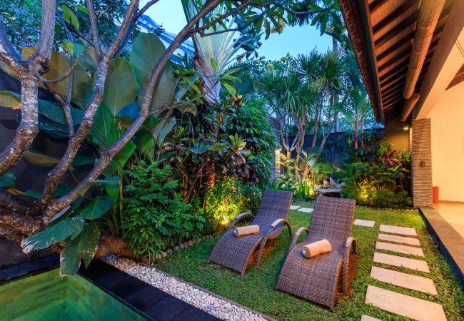 Vil.la en Seminyak - Anjali Purple - Villa d'1 habitació amb piscina a Bali Vil.la en Seminyak - Anjali Purple - Villa d'1 habitació amb piscina a Bali