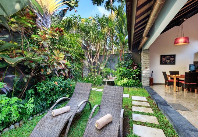 Vil.la en Seminyak - Anjali Purple - Villa d'1 habitació amb piscina a Bali Vil.la en Seminyak - Anjali Purple - Villa d'1 habitació amb piscina a Bali