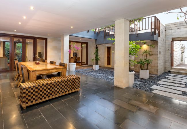 Vil.la en Seminyak - The chands three B- Casa a primera línia de 3 habitacions amb impressionants vistes al mar de Bali Vil.la en Seminyak - The chands three B- Casa a primera línia de 3 habitacions amb impressionants vistes al mar de Bali