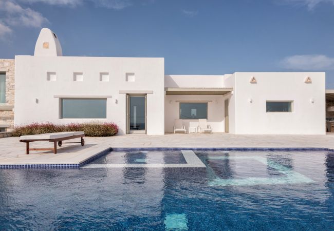 Vil.la en Paros - Fantàstica vila per a 8 persones amb vistes al mar i prop de la platja a Grècia Vil.la en Paros - Fantàstica vila per a 8 persones amb vistes al mar i prop de la platja a Grècia