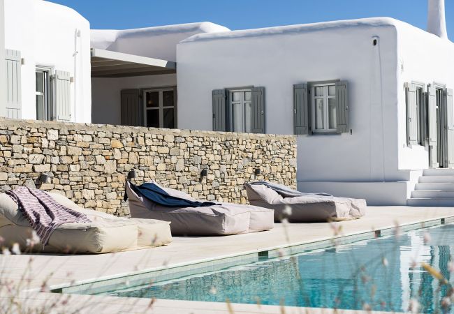 Vil.la en Paros - Casa espectacular per a 14 persones amb boniques vistes al mar a prop Golden Beach Vil.la en Paros - Casa espectacular per a 14 persones amb boniques vistes al mar a prop Golden Beach