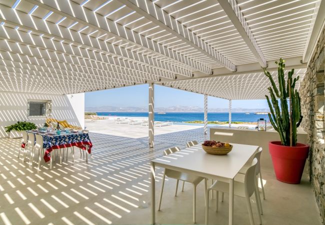 Vil.la en Paros - Casa espectacular per a 10 persones amb impressionants vistes al mar a prop Golden Beach Vil.la en Paros - Casa espectacular per a 10 persones amb impressionants vistes al mar a prop Golden Beach