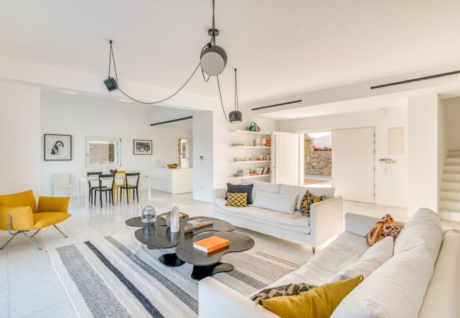 Vil.la en Paros - Casa espectacular per a 10 persones amb impressionants vistes al mar a prop Golden Beach Vil.la en Paros - Casa espectacular per a 10 persones amb impressionants vistes al mar a prop Golden Beach