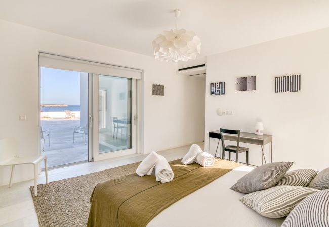 Vil.la en Paros - Casa espectacular per a 10 persones amb impressionants vistes al mar a prop Golden Beach Vil.la en Paros - Casa espectacular per a 10 persones amb impressionants vistes al mar a prop Golden Beach