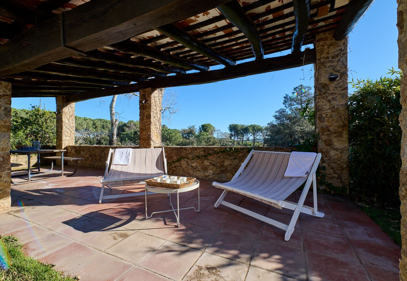 Vil.la en Mont-ras - 1 Mas Pagès, casa rural per a 9 persones amb jardí i piscina privada