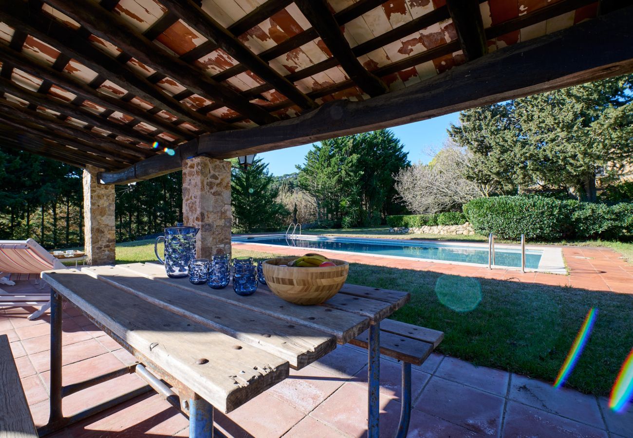 Vil.la en Mont-ras - 1 Mas Pagès, casa rural per a 9 persones amb jardí i piscina privada