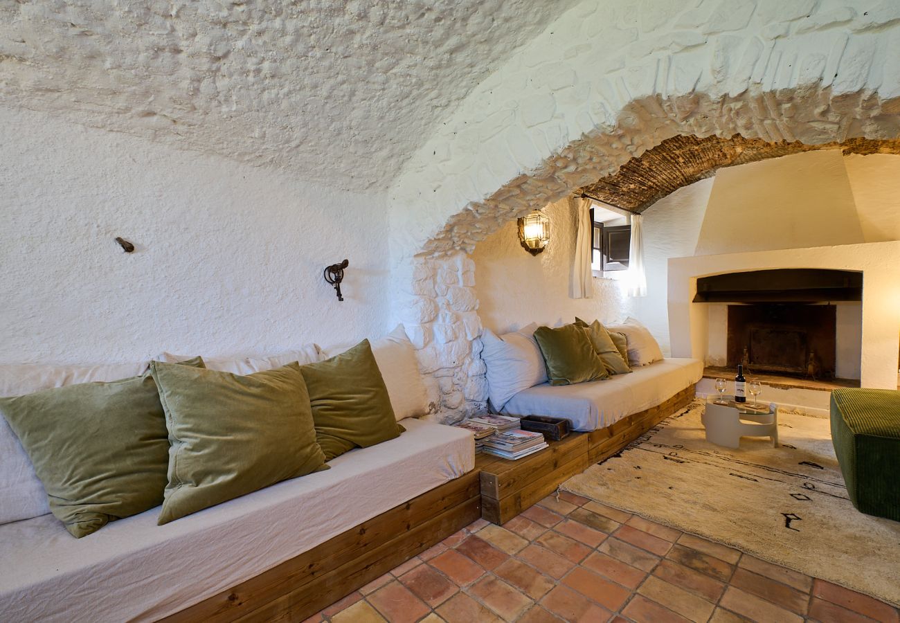 Vil.la en Mont-ras - 1 Mas Pagès, casa rural per a 9 persones amb jardí i piscina privada