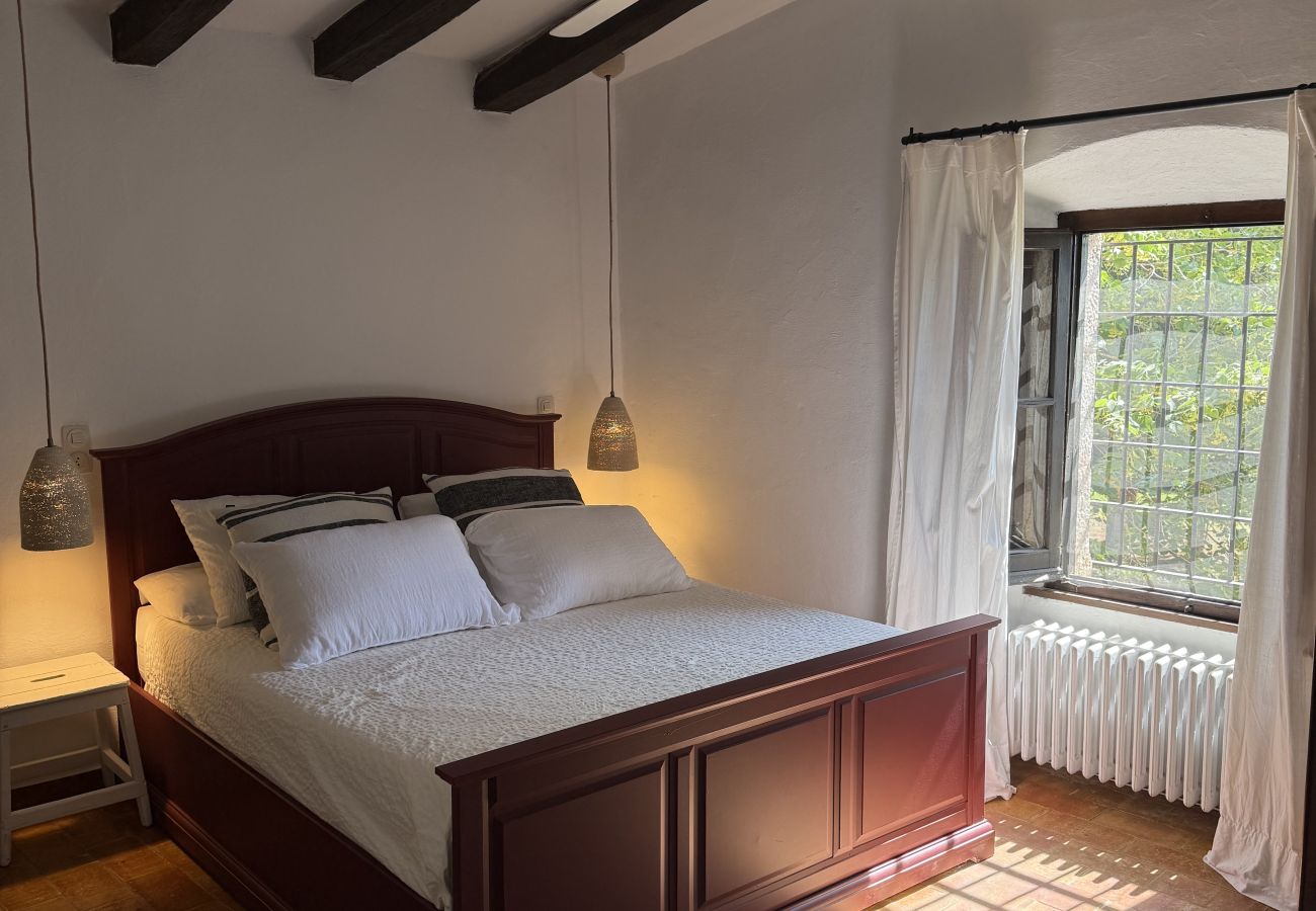 Vil.la en Mont-ras - 1 Mas Pagès, casa rural per a 9 persones amb jardí i piscina privada