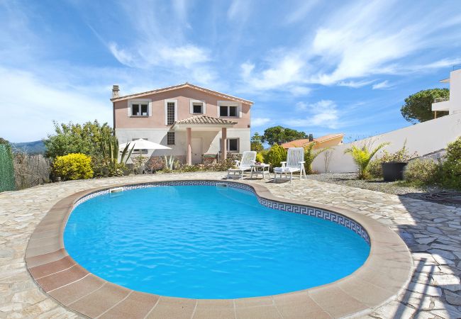 Villa in Lloret de Mar - 2ANG 01 - Cozy and large 5-bedroom house with private pool near Cala Canyelles beach