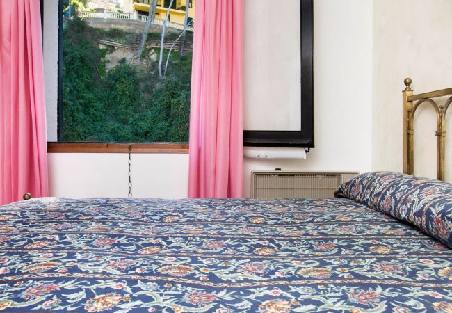 Apartment in Pals - 1ARCH1 Basic 2 bedroom apartment close to the lovely beach of Pals. Apartment in Pals - 1ARCH1 Basic 2 bedroom apartment close to the lovely beach of Pals.