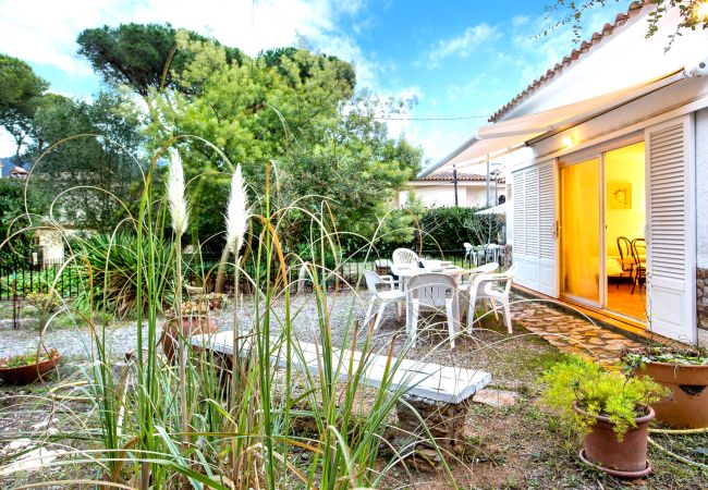 Apartment in Llafranc - 1BAR01 - Basic 2 bedroom bungalow only 200m from the beach of Llafranc. Apartment in Llafranc - 1BAR01 - Basic 2 bedroom bungalow only 200m from the beach of Llafranc.