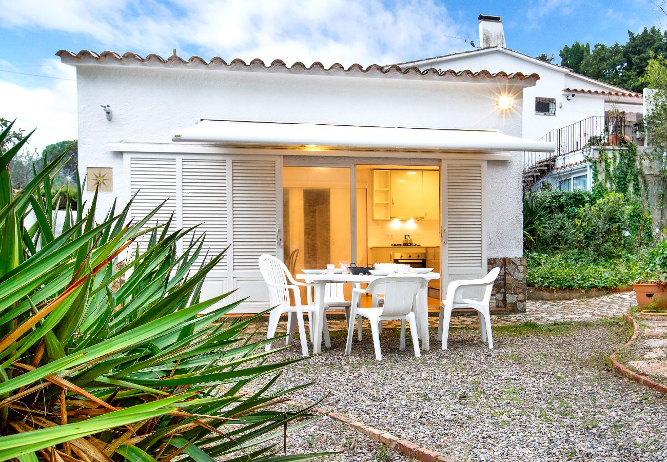 Apartment in Llafranc - 1BAR01 - Basic 2 bedroom bungalow only 200m from the beach of Llafranc.
