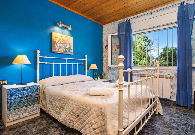 Villa in Lloret de Mar - 2BELL01 - Cozy 4 bedroom house with pool located in a very quiet area Villa in Lloret de Mar - 2BELL01 - Cozy 4 bedroom house with pool located in a very quiet area