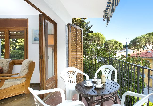 Apartment in Llafranc - 1BRA01 - Basic 3 bedroom apartment located only 400m from the beach of Llafranc.