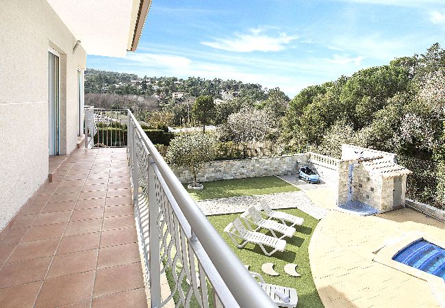 Villa in Vidreres - 2BRIS01 - Cozy house with private pool and 5 bedrooms located in a quiet area