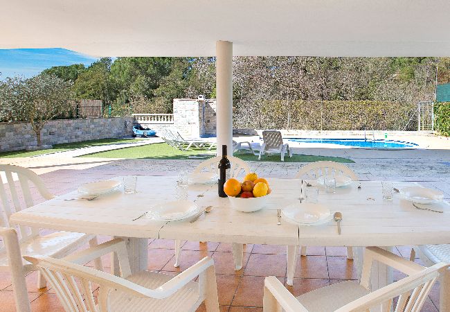 Villa in Vidreres - 2BRIS01 - Cozy house with private pool and 5 bedrooms located in a quiet area