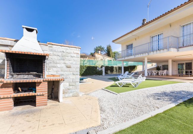 Villa in Vidreres - 2BRIS01 - Cozy house with private pool and 5 bedrooms located in a quiet area Villa in Vidreres - 2BRIS01 - Cozy house with private pool and 5 bedrooms located in a quiet area