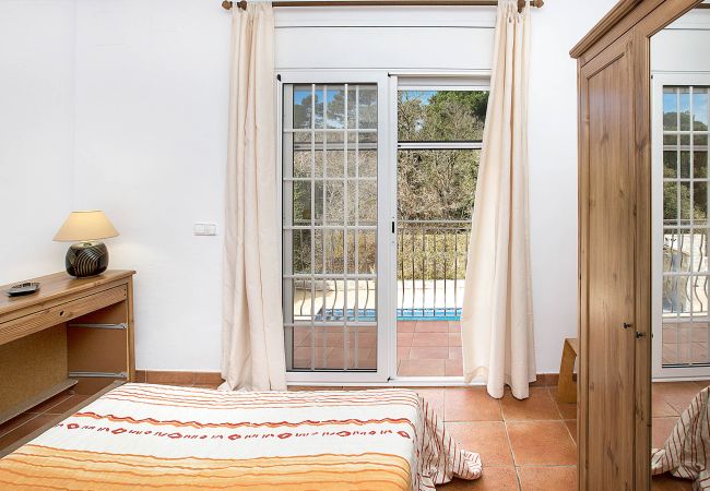 Villa in Vidreres - 2BRIS01 - Cozy house with private pool and 5 bedrooms located in a quiet area Villa in Vidreres - 2BRIS01 - Cozy house with private pool and 5 bedrooms located in a quiet area