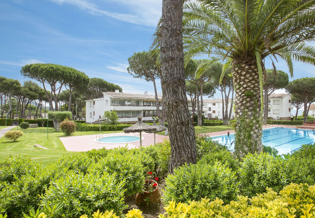 Apartment in Calella de Palafrugell - 1CP10B - Basic but bright 2 bedroom apartment with communal swimming pool near the beach of Calella de Palafrugell