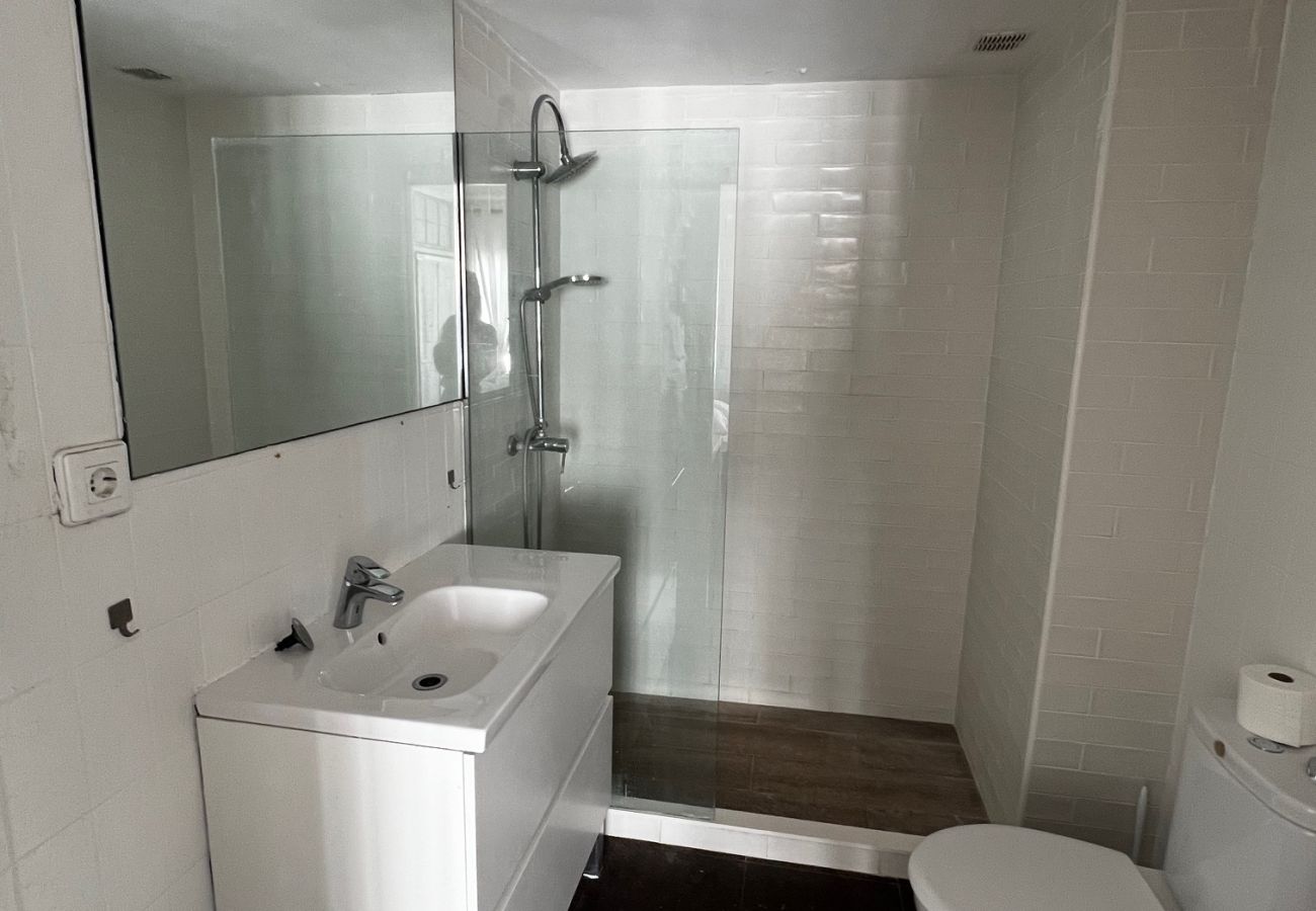 Apartment in Calella de Palafrugell - 1CP10B - Basic but bright 2 bedroom apartment with communal swimming pool near the beach of Calella de Palafrugell