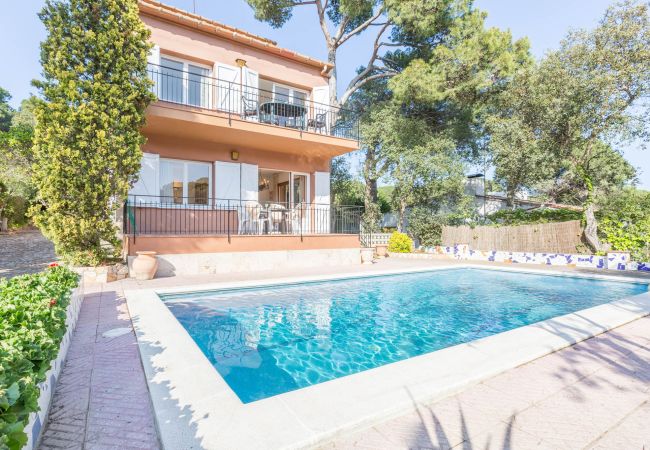Villa in Calella de Palafrugell - 1BENETPL - House divided into 3 totally independent apartments with shared pool just 1 km from the beach of Calella de Palafrugell Villa in Calella de Palafrugell - 1BENETPL - House divided into 3 totally independent apartments with shared pool just 1 km from the beach of Calella de Palafrugell