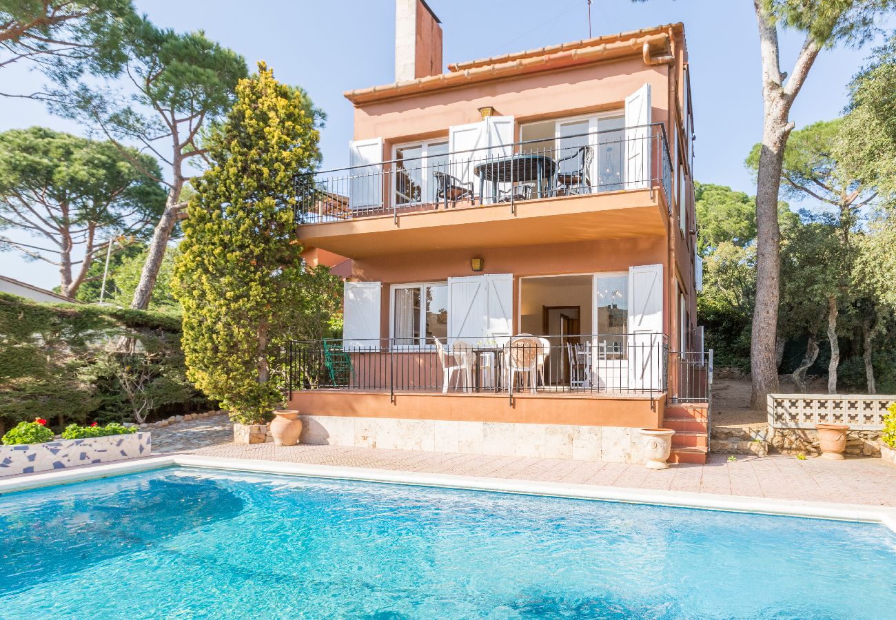 Villa in Calella de Palafrugell - 1BENETPL - House divided into 3 totally independent apartments with shared pool just 1 km from the beach of Calella de Palafrugell