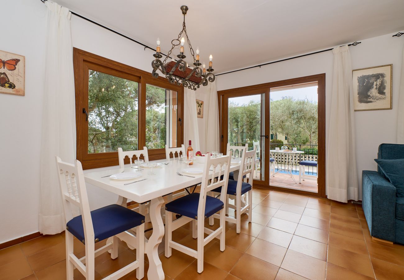 Villa in Calella de Palafrugell - 1BENETPL - House divided into 3 totally independent apartments with shared pool just 1 km from the beach of Calella de Palafrugell