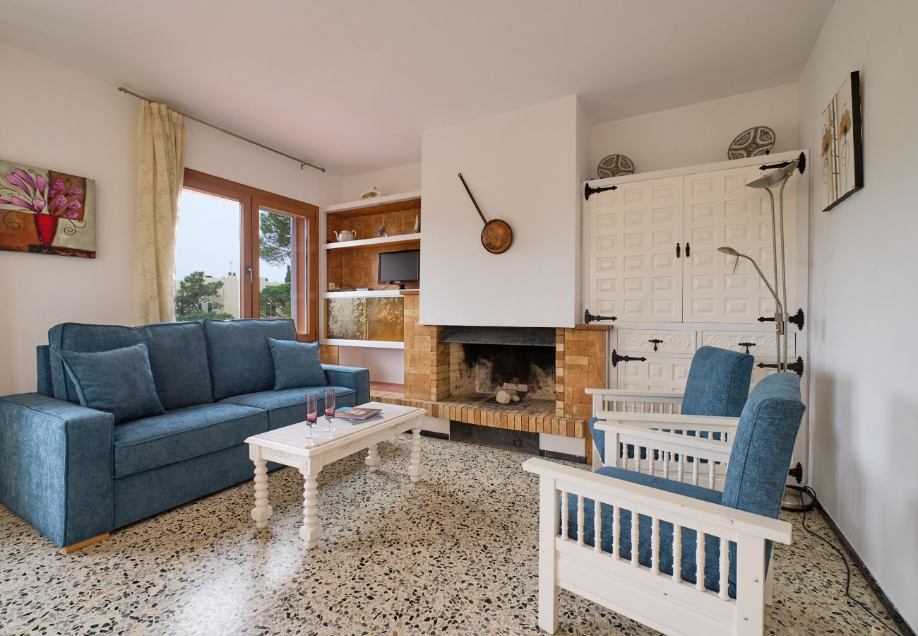 Villa in Calella de Palafrugell - 1BENET 1 - House divided into 3 totally independent apartments with shared pool just 1 km from the beach of Calella de Palafrugell