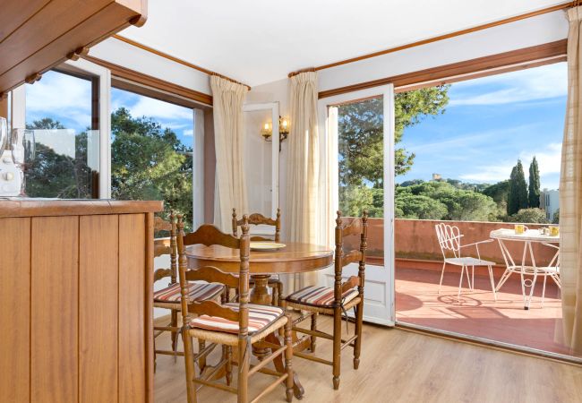 Studio in Calella de Palafrugell - 1BENET EST - House divided into 3 totally independent apartments with shared pool just 1 km from the beach of Calella de Palafrugell Studio in Calella de Palafrugell - 1BENET EST - House divided into 3 totally independent apartments with shared pool just 1 km from the beach of Calella de Palafrugell