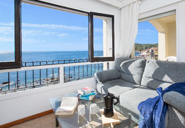 Apartment in Calella de Palafrugell - 1CAN02 -  3 Bedroom apartment with terrace located in front of the beach of Calella de Palafrugell.