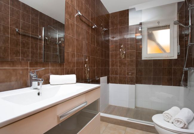 Apartment in Calella de Palafrugell - 1CAN02 -  3 Bedroom apartment with terrace located in front of the beach of Calella de Palafrugell. Apartment in Calella de Palafrugell - 1CAN02 -  3 Bedroom apartment with terrace located in front of the beach of Calella de Palafrugell.