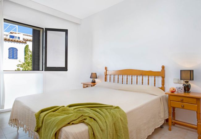 Apartment in Calella de Palafrugell - 1CAN02 -  3 Bedroom apartment with terrace located in front of the beach of Calella de Palafrugell. Apartment in Calella de Palafrugell - 1CAN02 -  3 Bedroom apartment with terrace located in front of the beach of Calella de Palafrugell.