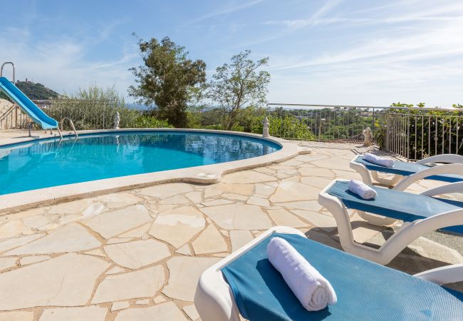 Villa in Blanes - 2CARV01 - Villa with private pool with 6 bedrooms located in a quiet area near the beach of Blanes