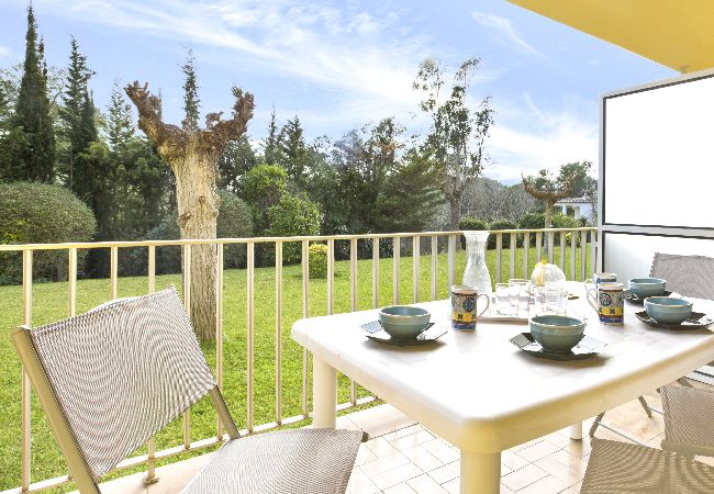Apartment in Llafranc - 1CEN A2 -Basic apartment with communal garden and pool, only 800m from the  beach of Llafranc