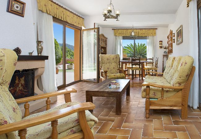 Villa in Vidreres - 2CIP01-6pax - House with capacity for 06 people and private pool located in a quiet area