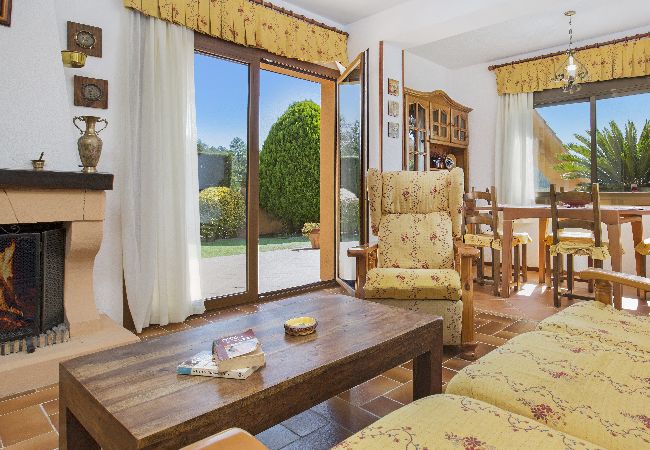 Villa in Vidreres - 2CIP01-6pax - House with capacity for 06 people and private pool located in a quiet area Villa in Vidreres - 2CIP01-6pax - House with capacity for 06 people and private pool located in a quiet area