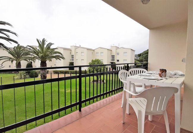 Apartment in Calella de Palafrugell - 1CB - E3 Apartment with swimming-pool and garden located very close to the beach Apartment in Calella de Palafrugell - 1CB - E3 Apartment with swimming-pool and garden located very close to the beach