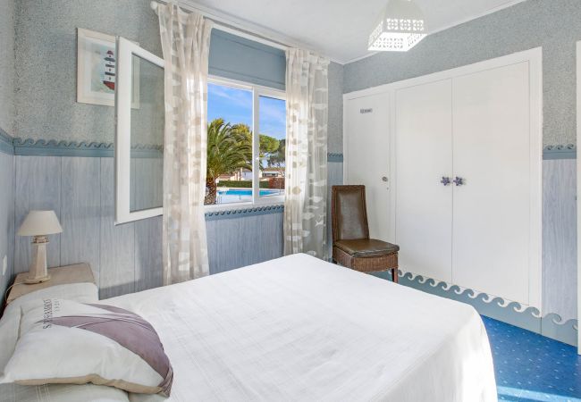 Apartment in Calella de Palafrugell - 1CB K2 -2 Bedroom apartment in a very quiet area with garden and communal pool near the beach of Calella de Palafrugell Apartment in Calella de Palafrugell - 1CB K2 -2 Bedroom apartment in a very quiet area with garden and communal pool near the beach of Calella de Palafrugell