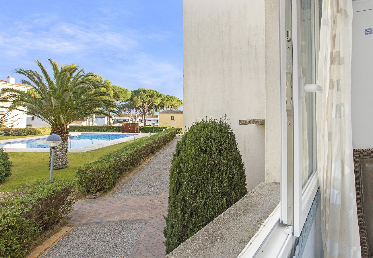 Apartment in Calella de Palafrugell - 1CB K2 -2 Bedroom apartment in a very quiet area with garden and communal pool near the beach of Calella de Palafrugell