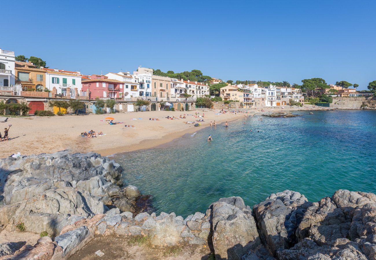 Apartment in Calella de Palafrugell - 1CB T4 -Completely renovated apartment in a very quiet area with garden and communal pool near the beach of Calella de Palafrugell
