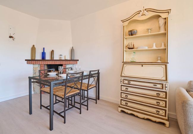 Apartment in Calella de Palafrugell - 1CB X3 - 2 Bedroom apartment in a very quiet area with garden and communal pool near the beach of Calella de Palafrugell Apartment in Calella de Palafrugell - 1CB X3 - 2 Bedroom apartment in a very quiet area with garden and communal pool near the beach of Calella de Palafrugell