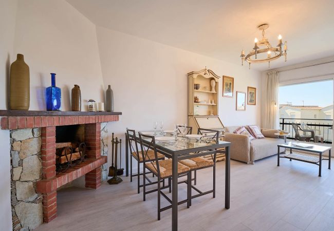 Apartment in Calella de Palafrugell - 1CB X3 - 2 Bedroom apartment in a very quiet area with garden and communal pool near the beach of Calella de Palafrugell Apartment in Calella de Palafrugell - 1CB X3 - 2 Bedroom apartment in a very quiet area with garden and communal pool near the beach of Calella de Palafrugell