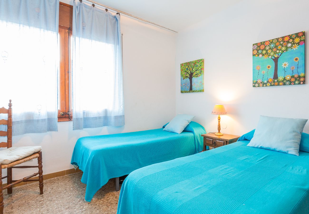 Apartment in Calella de Palafrugell - 1CV - Cozy apartment with communal pool just 200m from the beach of Calella de Palafrugell