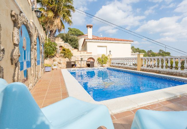 Villa in Lloret de Mar - 2CRISA01- Nice house with private pool and sea views located near the beach