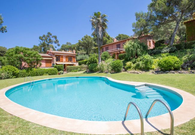 Villa/Dettached house in Llafranc - 1CUBA 01 - Beautiful house located in a very quiet residential area close to Llafranc Lighthouse,  group of 8 houses with communal swimming pools and garden