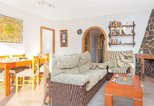 Villa in Lloret de Mar - 2DAM01 - Cozy 4 bedroom house with private pool located in a quiet area