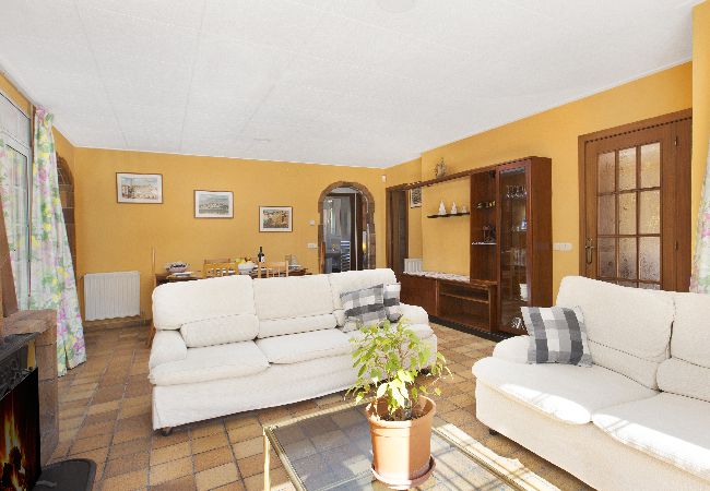 Villa in Blanes - 2DP01 - Cozy 4 bedroom house with garden and private pool located near the beach