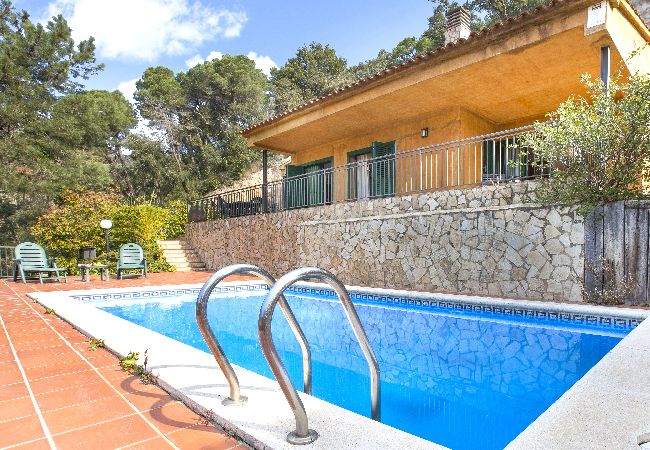Villa in Lloret de Mar - 2GLO01 - Beautiful 3 bedroom house with garden and private pool located near the beach