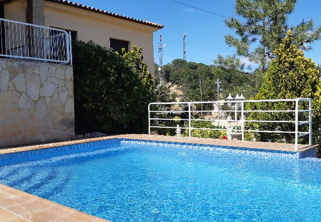 Villa in Lloret de Mar - 2INM01 - 4 bedroom house with private pool and garden located in Lloret de Mar near the beach.
